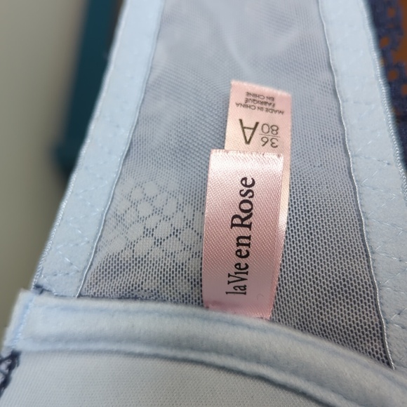 La Vie en Rose. Blue Lace. Magnetic Front-Closure. Push-up Bra. Size 36A. - Picture 2 of 7